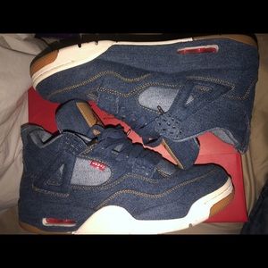 Air Jordan 4 Retro Levi’s 
Men’s Size 11